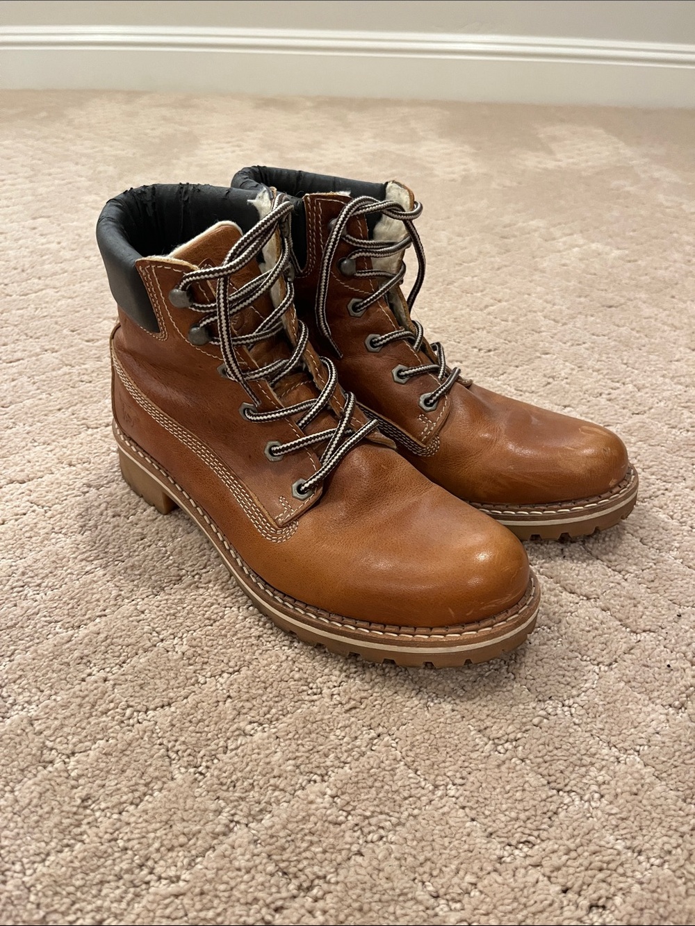 Mustang Tan Leather Lace-Up Boots